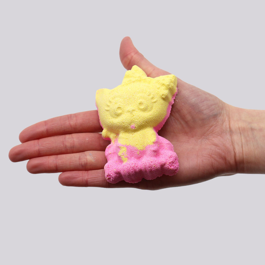 Cat Bath Bomb 80g with Delightful Banana Scent for Kids Fun