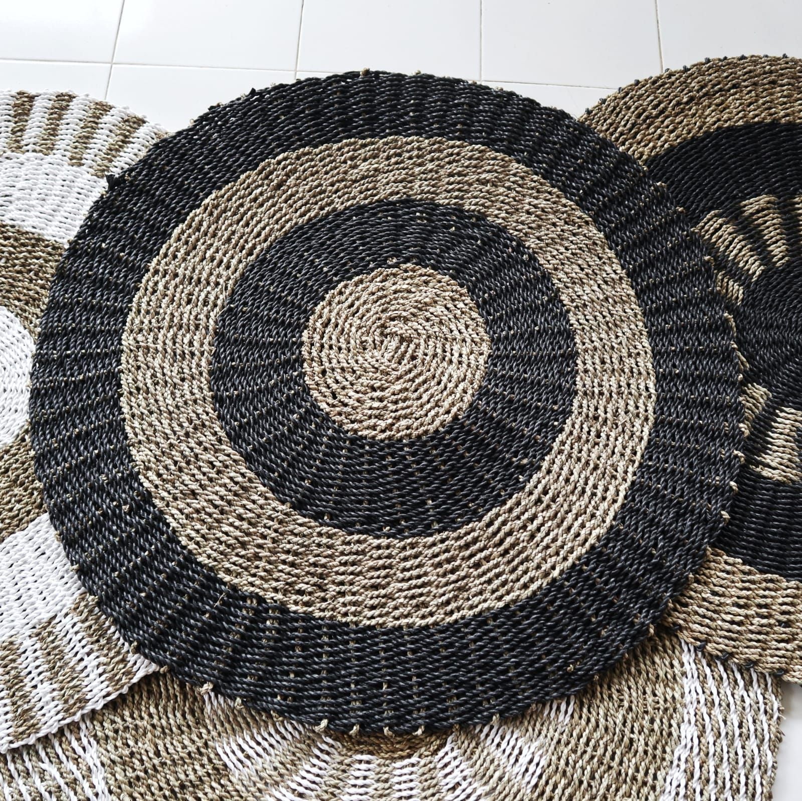 Round Seagrass Black and Tan Circles Rug for Modern Home Decor