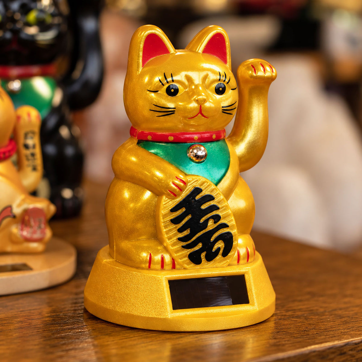 Solar Powered Japanese Lucky Cat Ornament – Gold