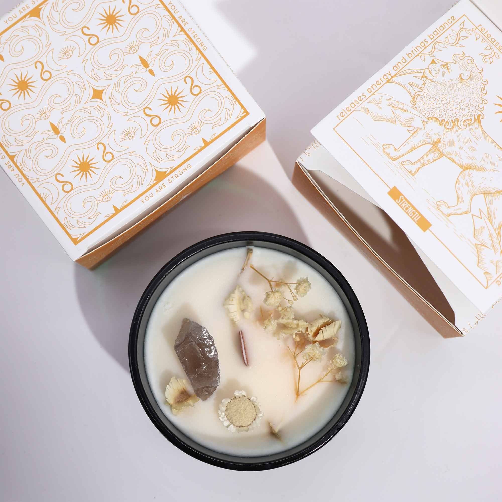 Lion Crystal Candle with Quartz and Tarot Card, Jasmine Scented