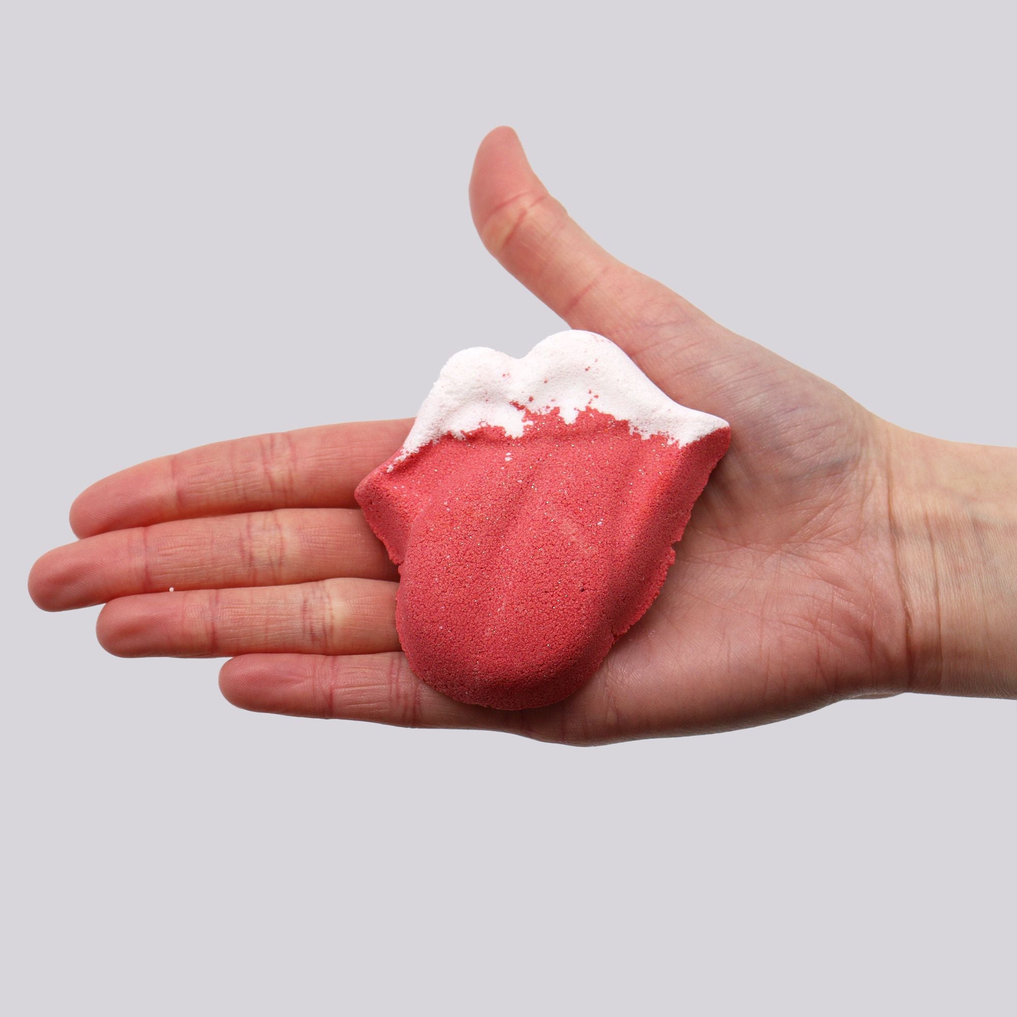 Lips Bath Bomb 60g with Raspberry and Pomegranate Aroma Delight
