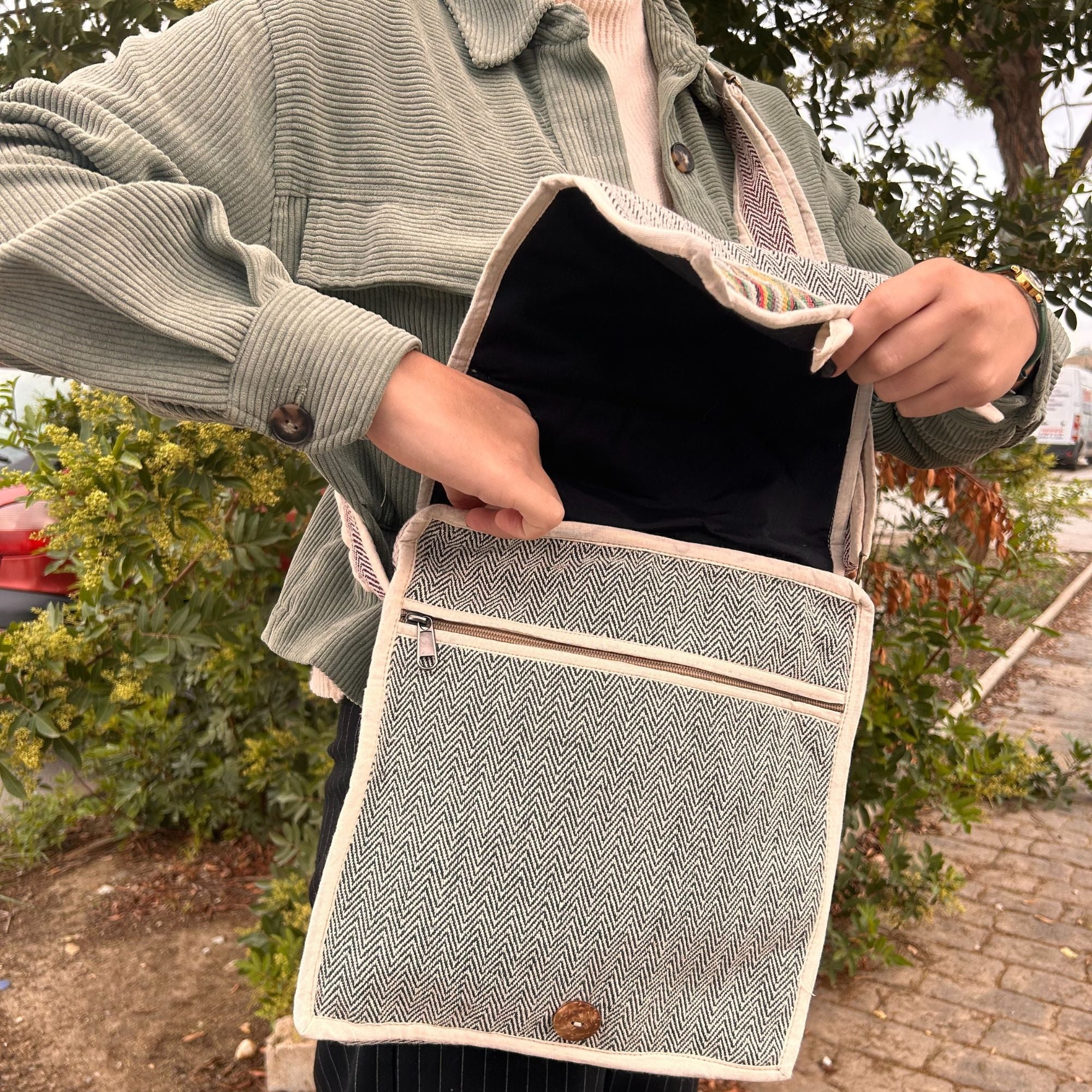 Hemp Laptop Messenger Bag with Curves Design for Everyday Use