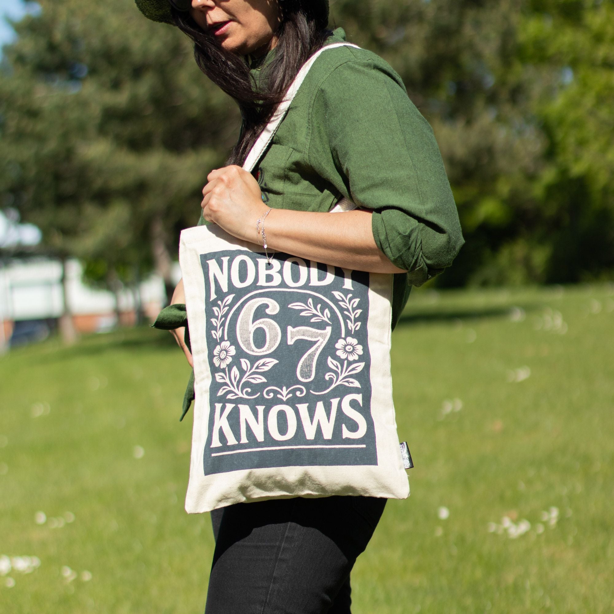 Nomad Sari Iconic Toni Tote Bag Nobody Knows 67 in Natural Colour