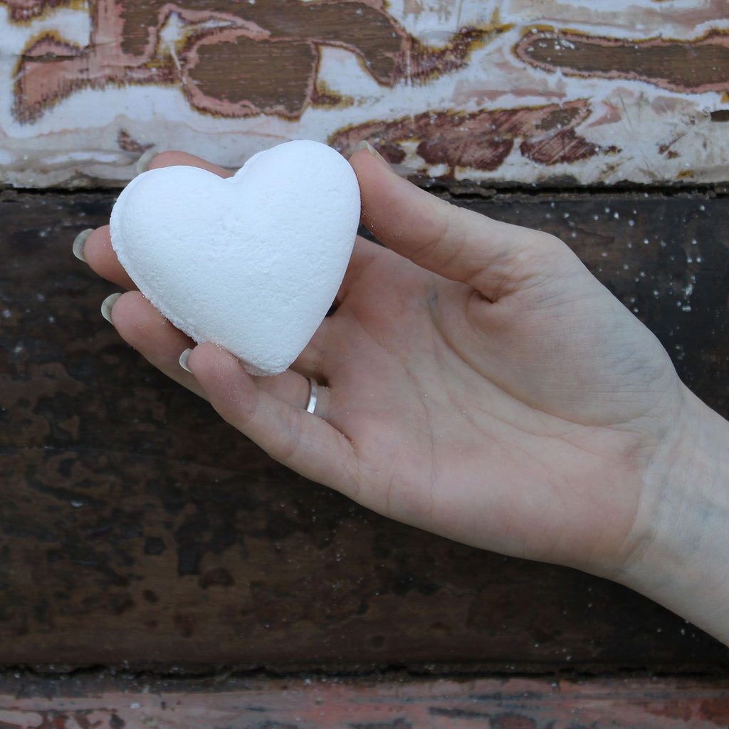 Love Heart Bath Bomb 70g with Coconut Fragrance for Relaxation