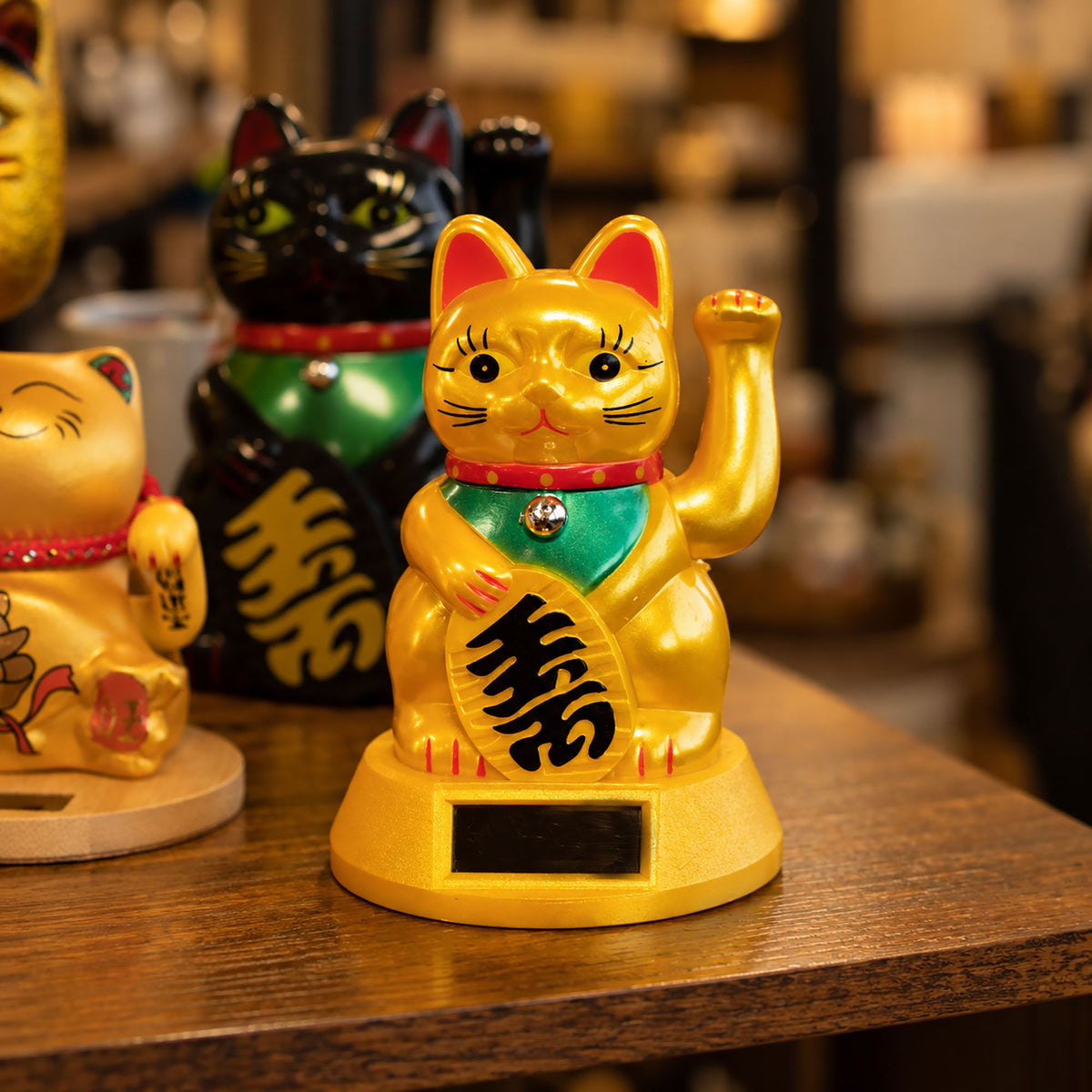 Solar Powered Japanese Lucky Cat Ornament – Gold