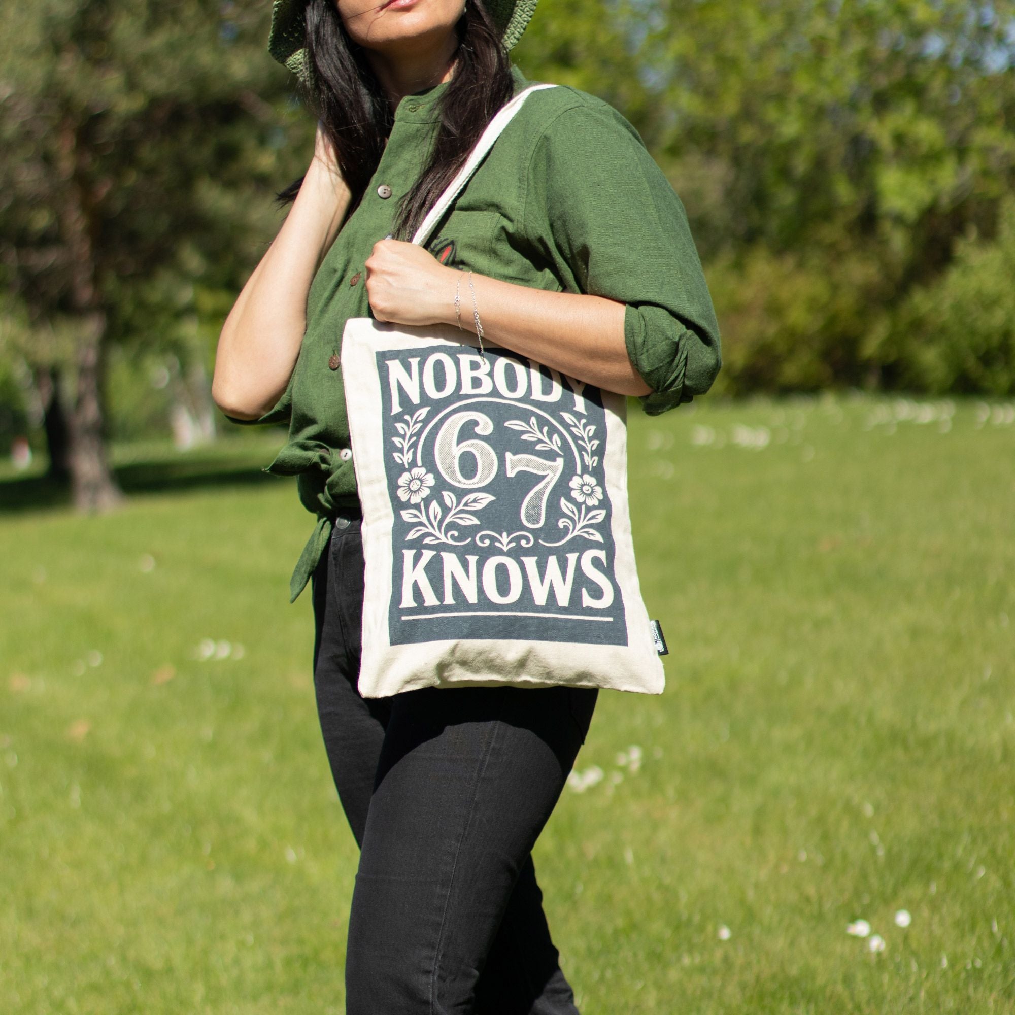 Nomad Sari Iconic Toni Tote Bag Nobody Knows 67 in Natural Colour