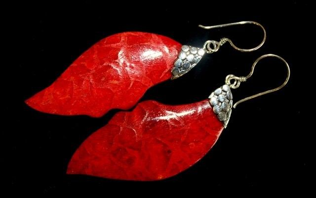 925 Silver Leaf Drop Earrings with Elegant Design for Gifting