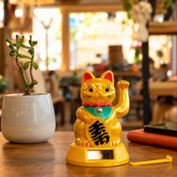 Solar Powered Japanese Lucky Cat Ornament – Gold