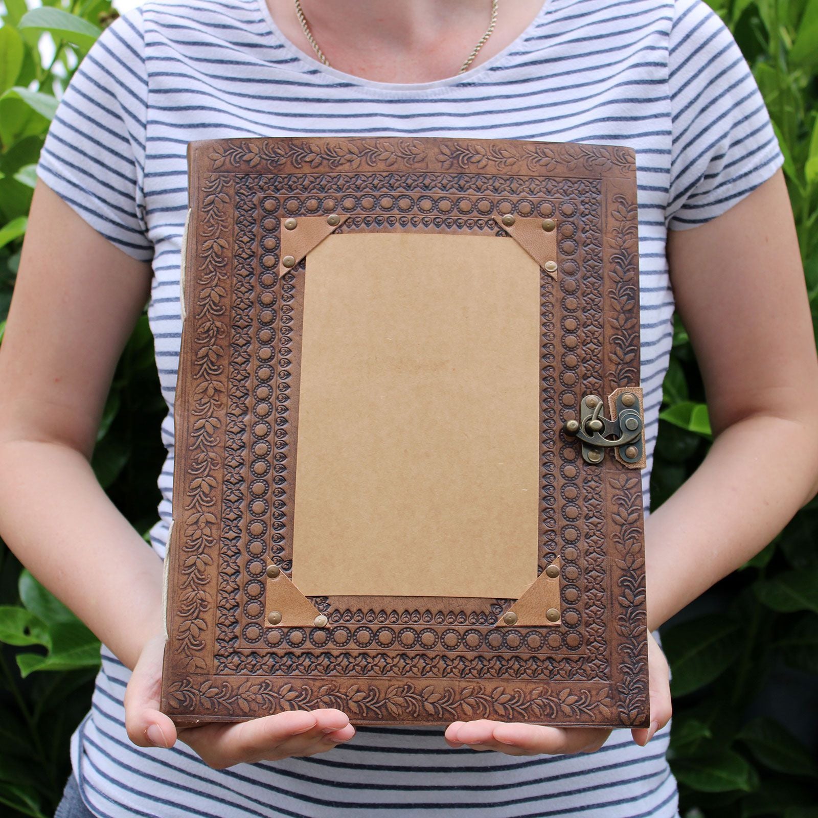 Huge Customisable Visitor Leather Book 10x13 with 200 Pages