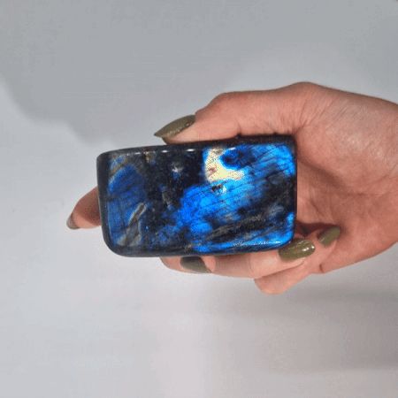 Madagascar Labradorite Medium Stone with Iridescent Colours