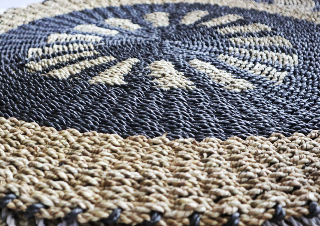 Round Seagrass Black and Tan Rug for Stylish Home Decor