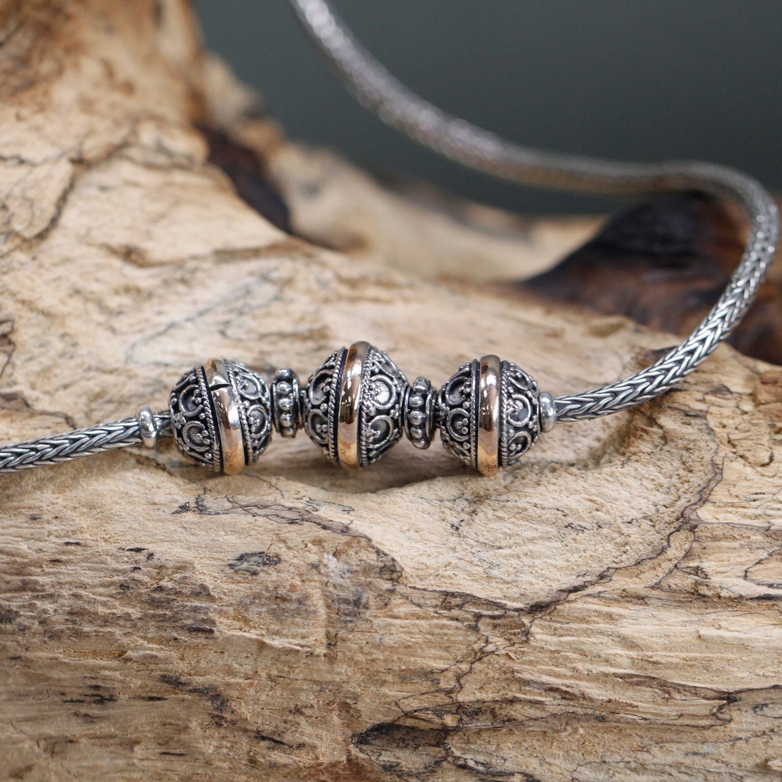 Stunning Silver and Gold Necklace Tri for Elegant Style Choices