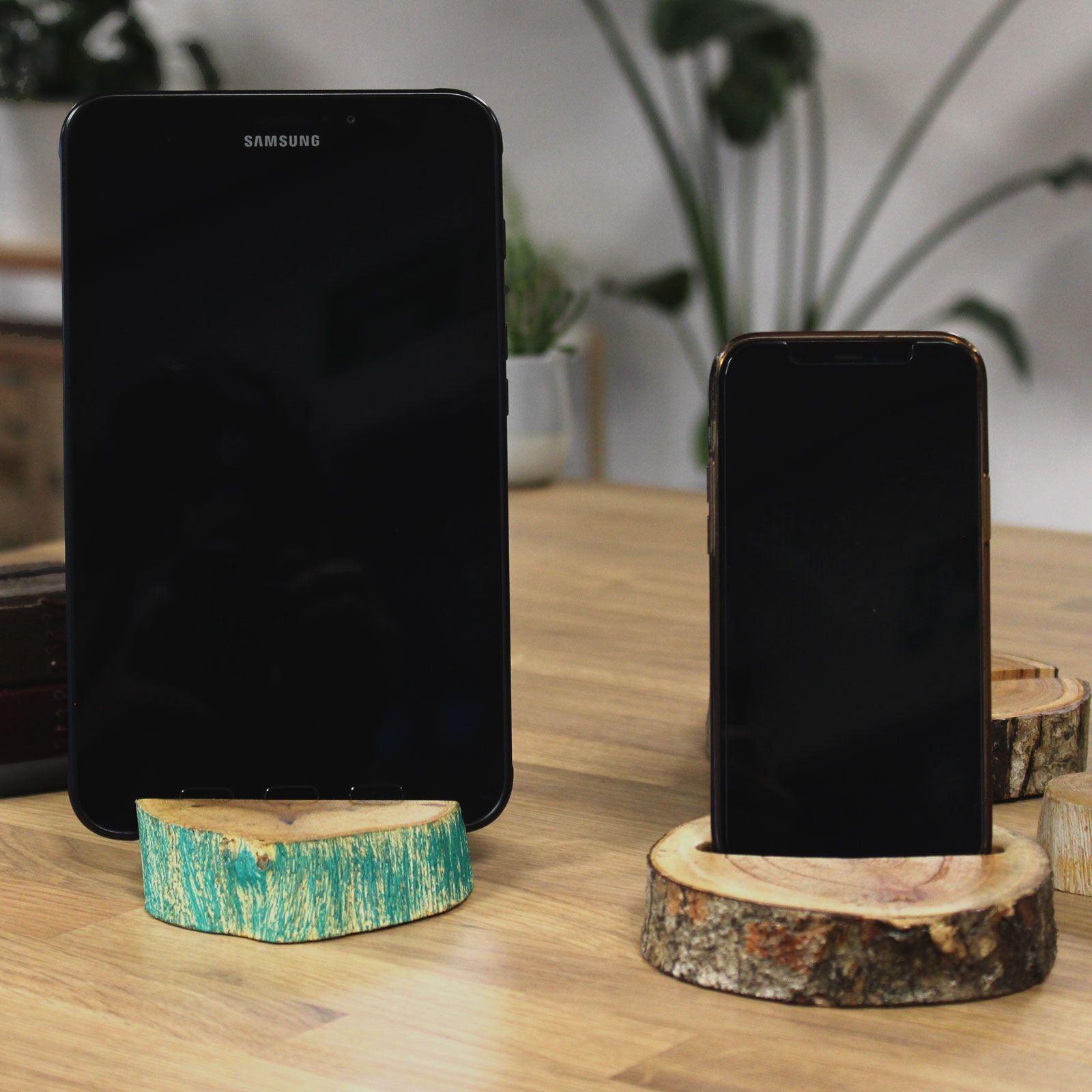 Lrg Gamal Wood Phone Holder with Modern Greenwash Finish Design