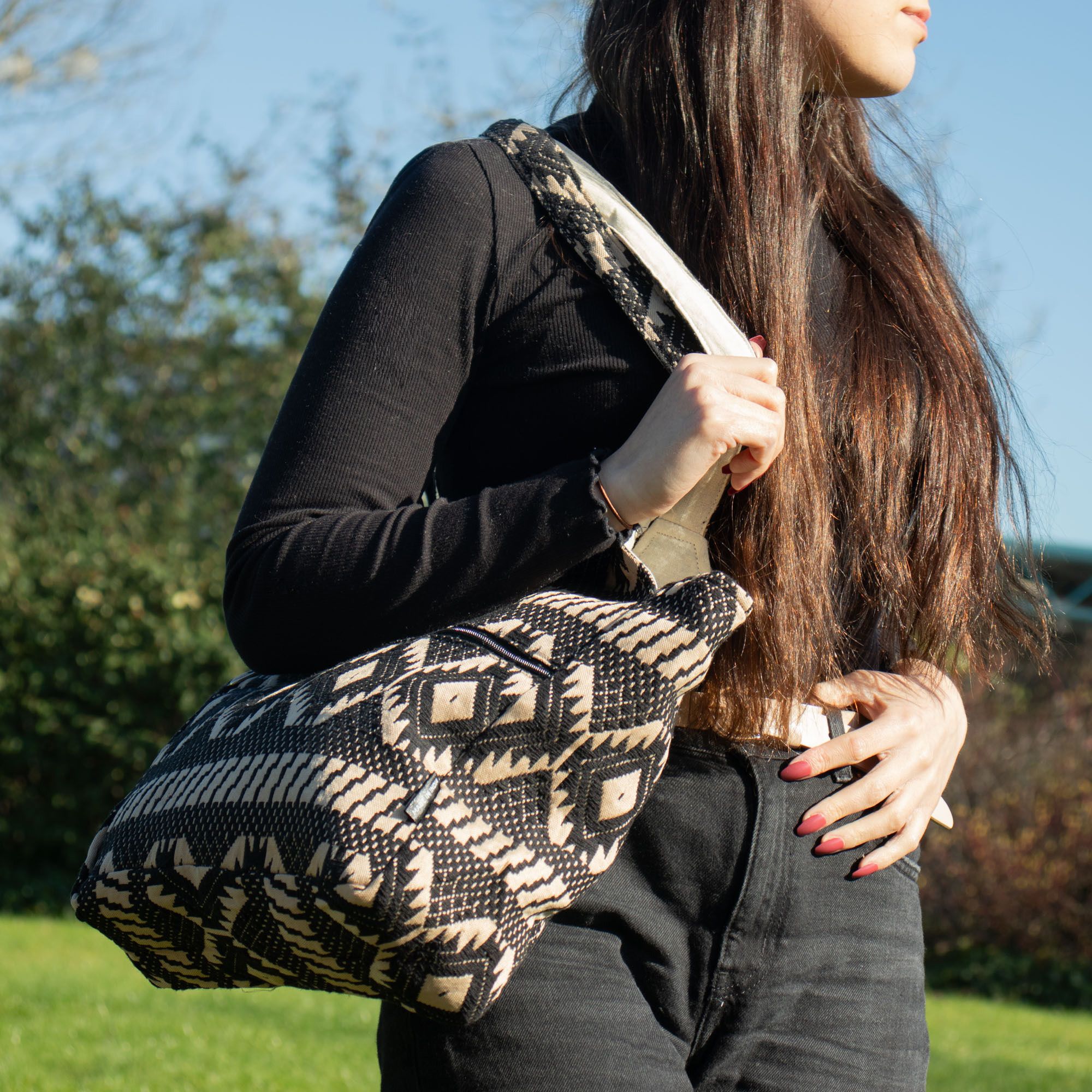 Nomad Sari Jacquard Natural Wander Muse Bag in Desert Loom Style