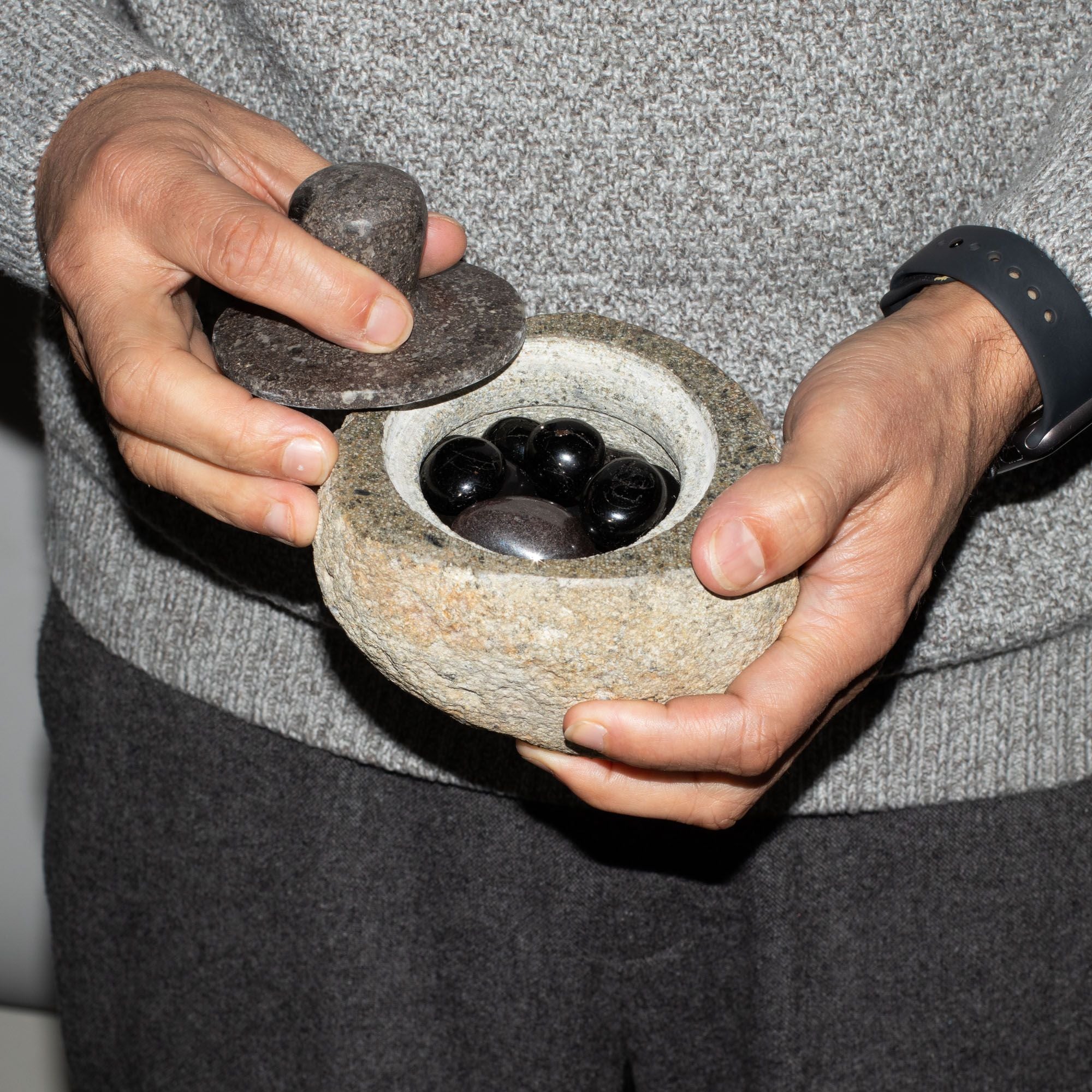 Natural Riverstone Grounding Pot Medium for Stylish Décor Storage