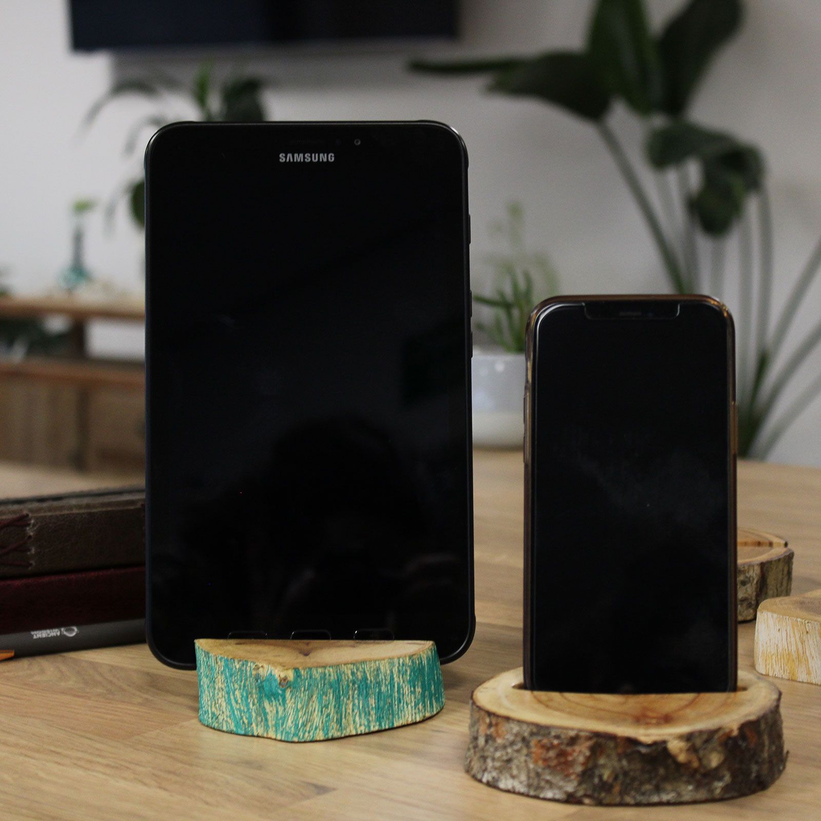 Lrg Gamal Wood Phone Holder with Modern Greenwash Finish Design