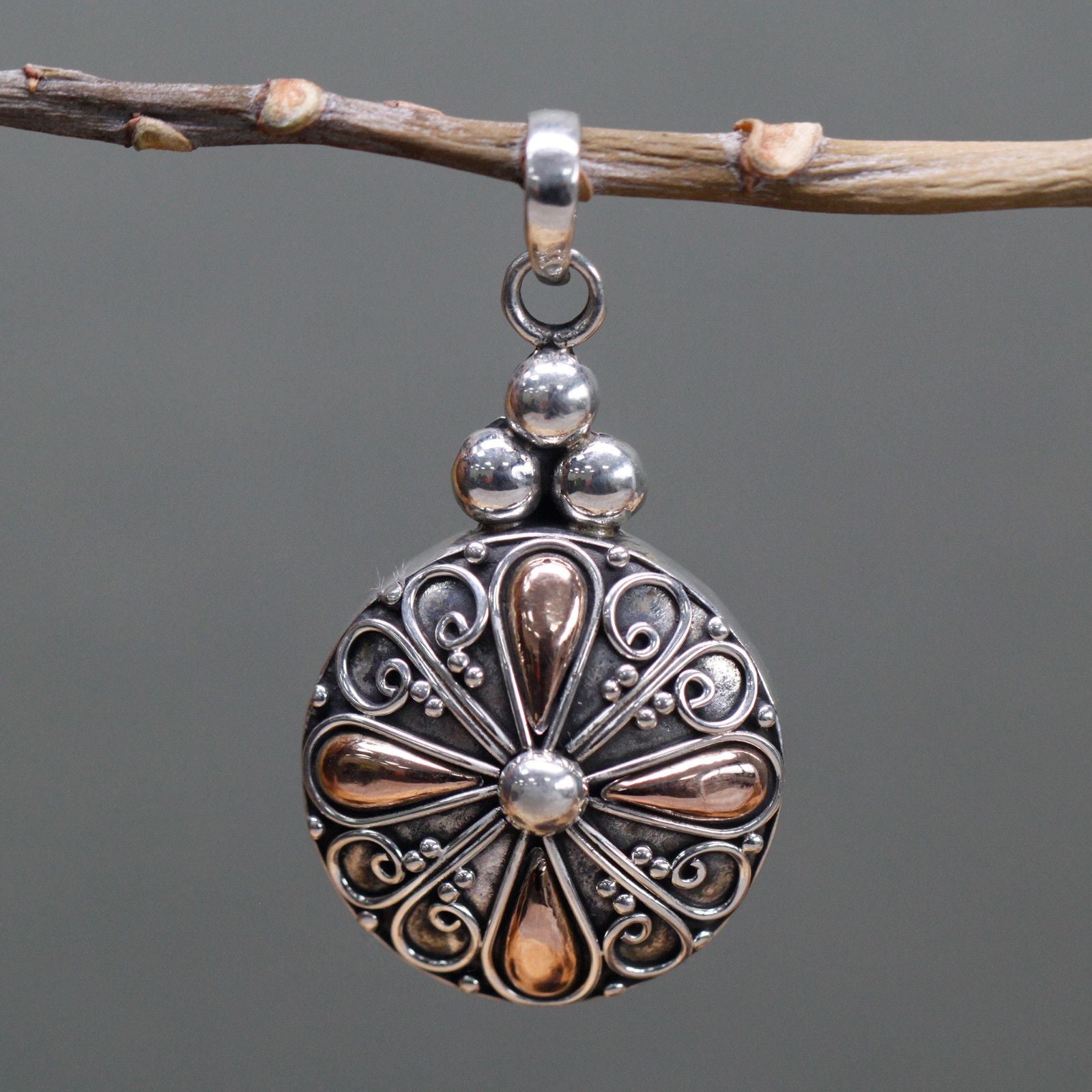 Silver & Gold Pendant Classic Round for Elegant Gift Giving