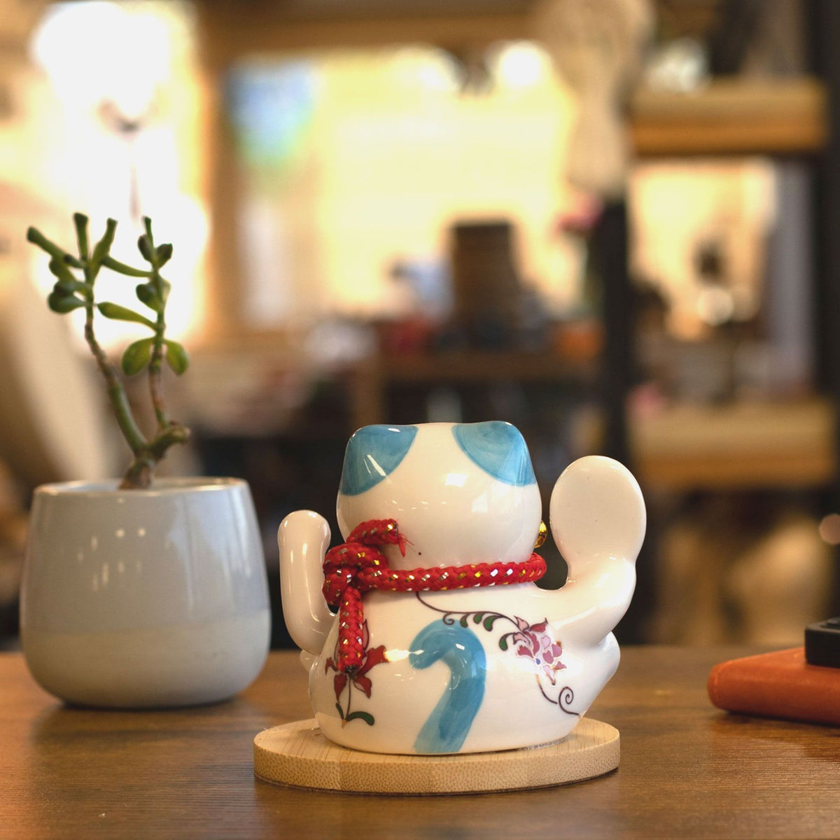 Solar Powered Japanese Lucky Cat on Wooden Base – Blue