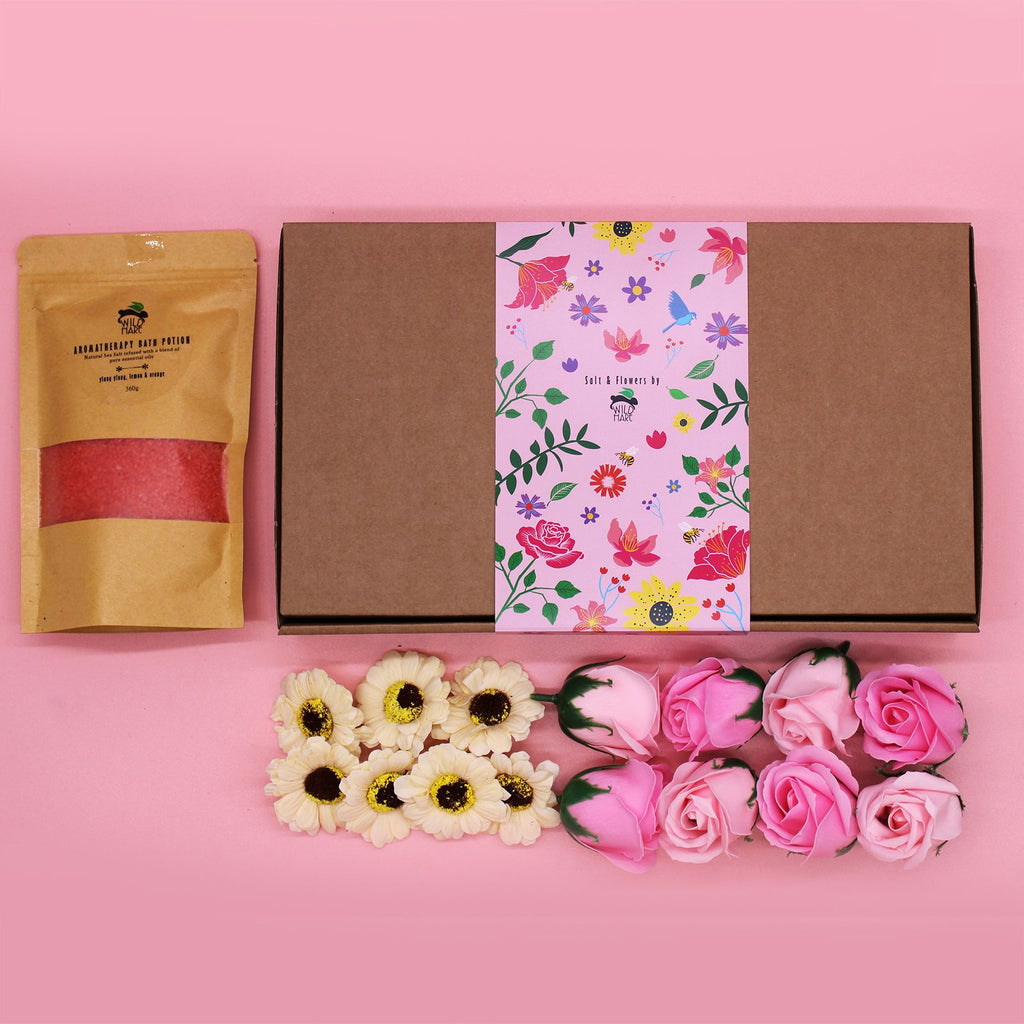 Salt Soak Set Passion with Aromatic Bath Salts and Soap Flowers