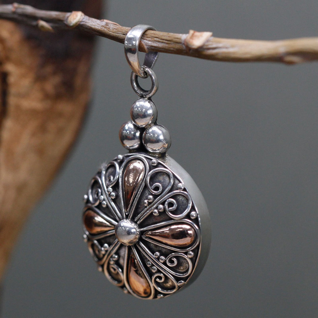 Silver & Gold Pendant Classic Round for Elegant Gift Giving
