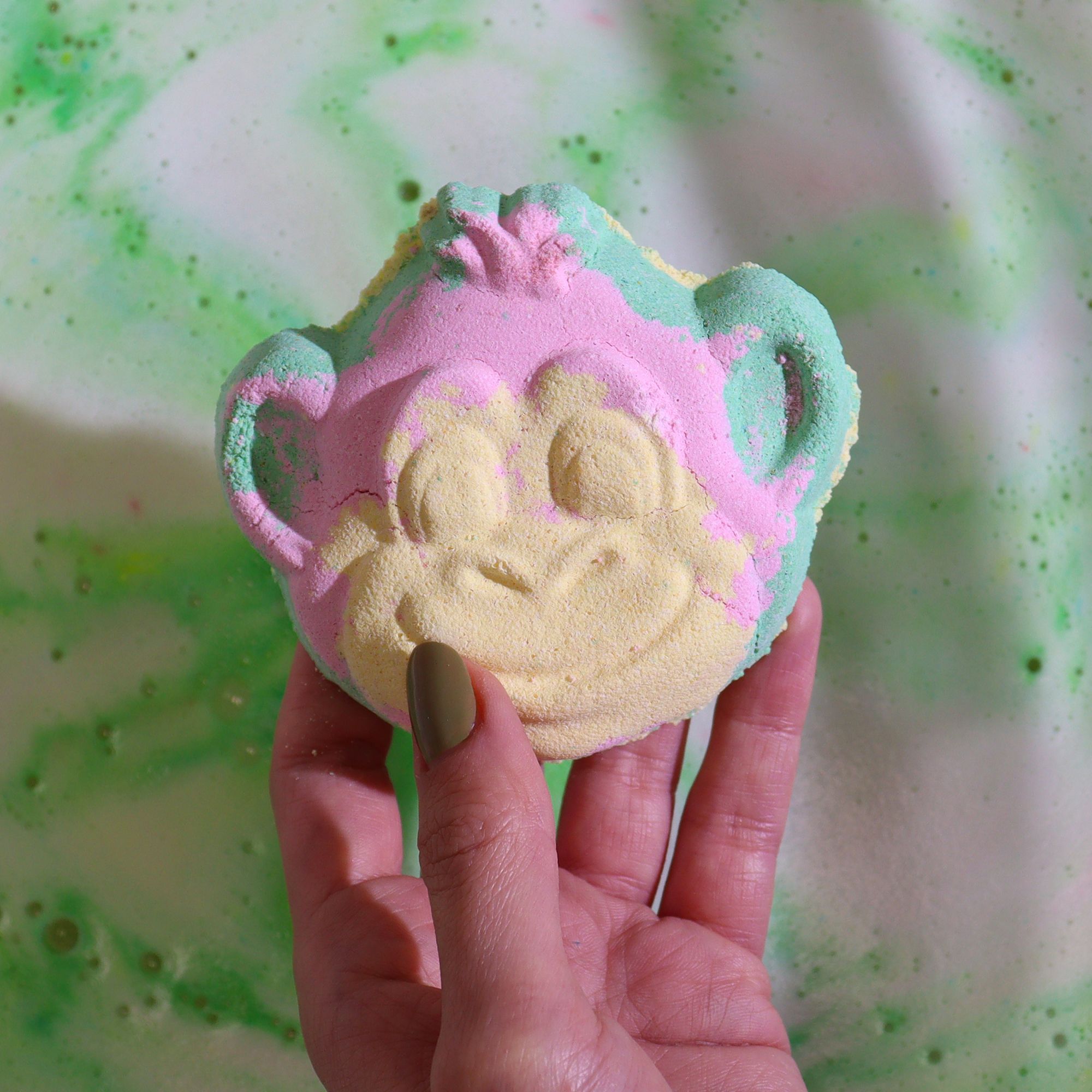 Monkey Bath Bomb 90g with Guava and Strawberry Scent for Kids
