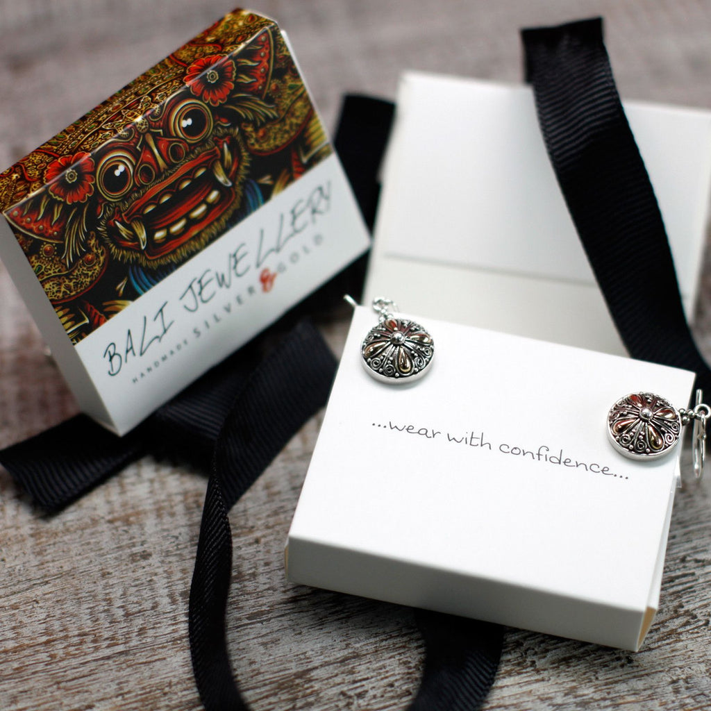 Silver & Gold Pendant Classic Round for Elegant Gift Giving