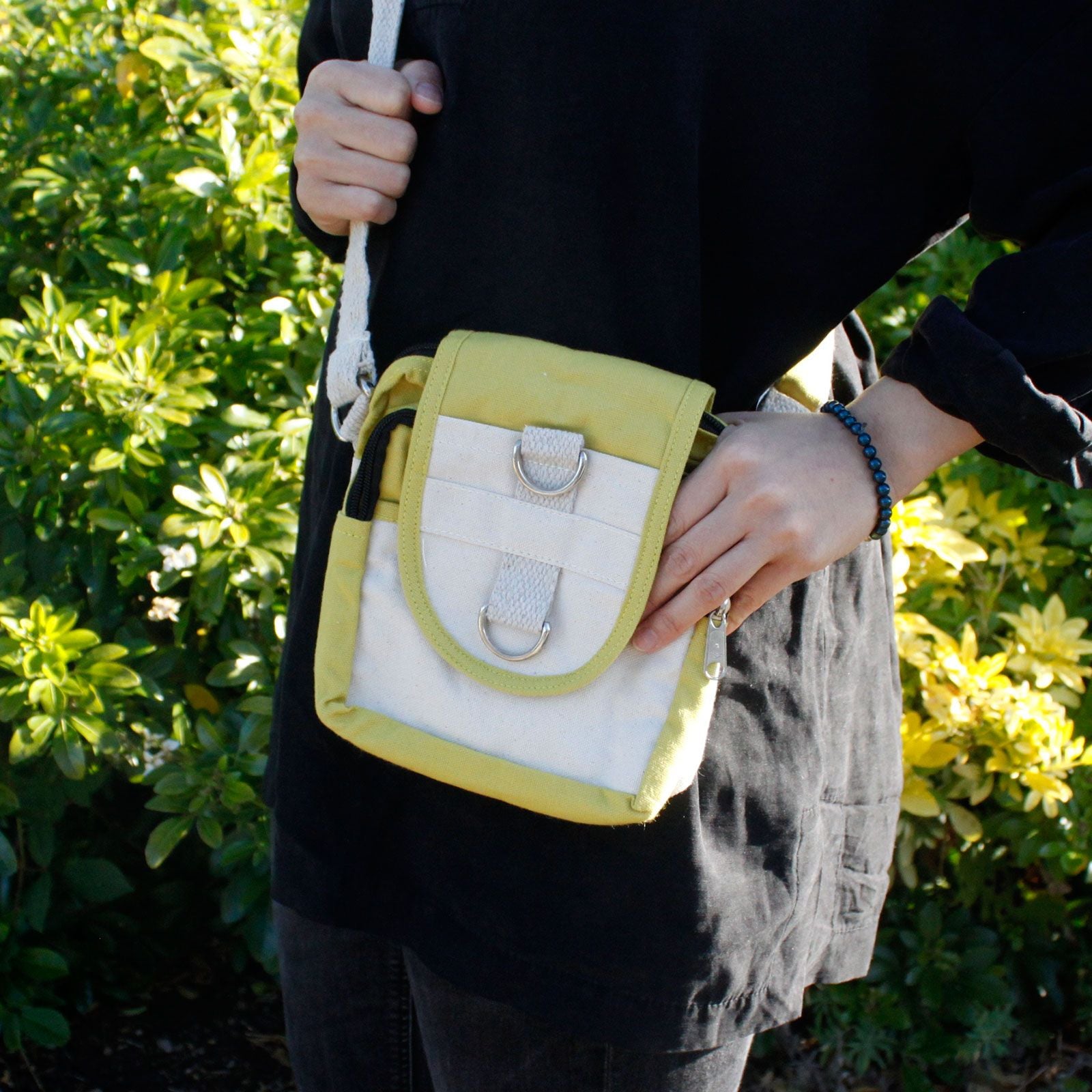 Natural Travel Bag in Olive for Stylish and Functional Journeys