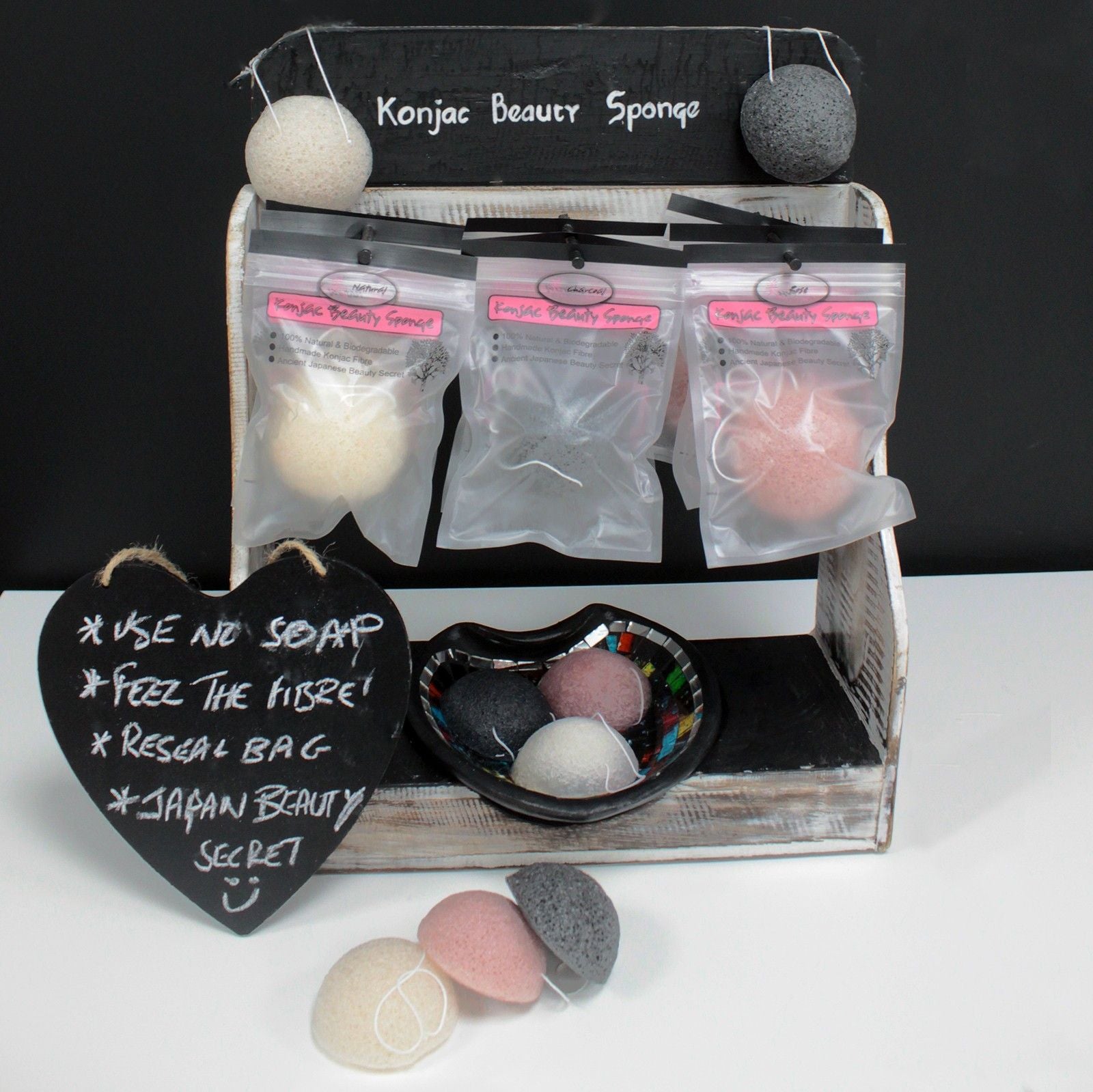 Stylish Konjac Sponge Display Stand for Neat Storage Solutions
