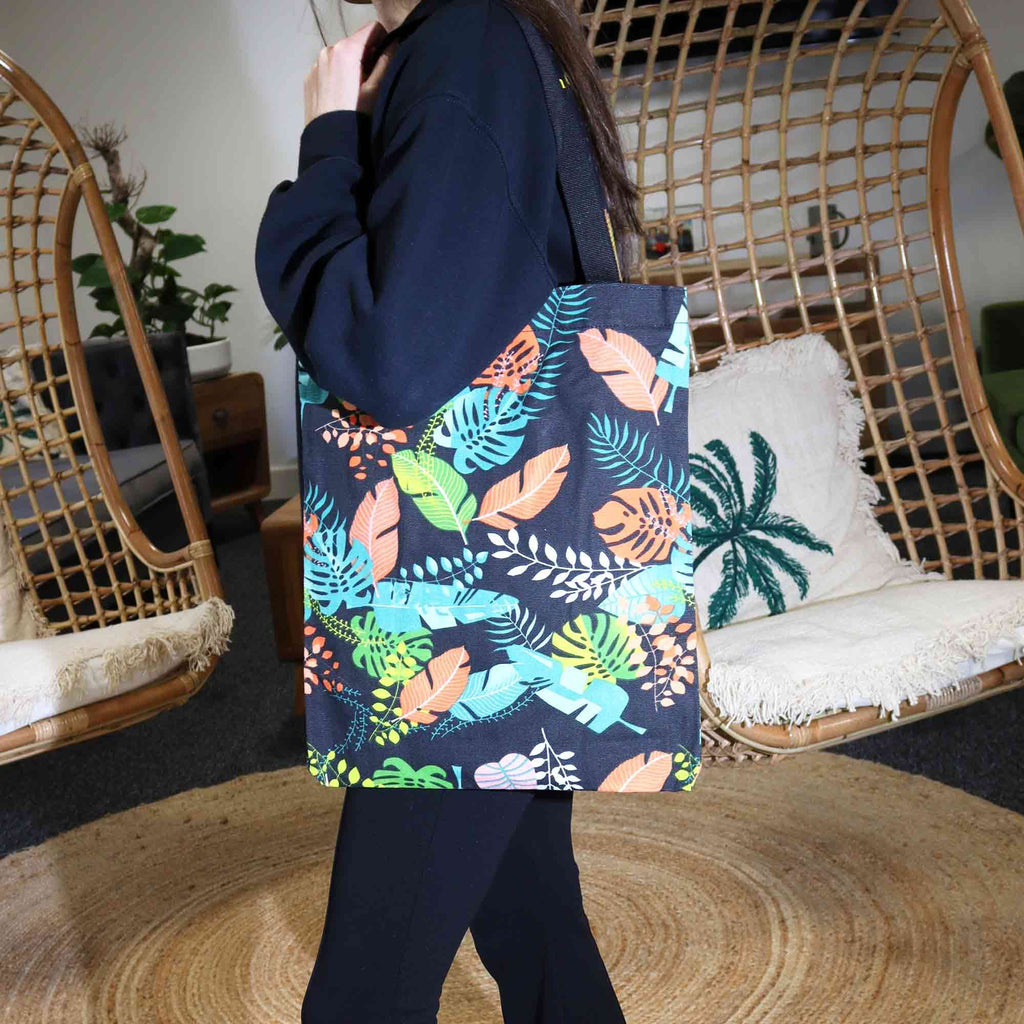 Classic Tote Zipper Bag with Dark Tropical Motif for Daily Use