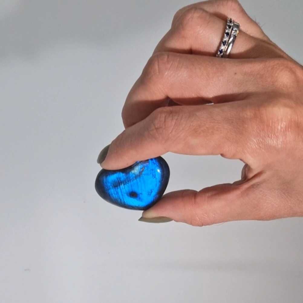 Madagascar Labradorite Hearts Stone with Iridescent Colours