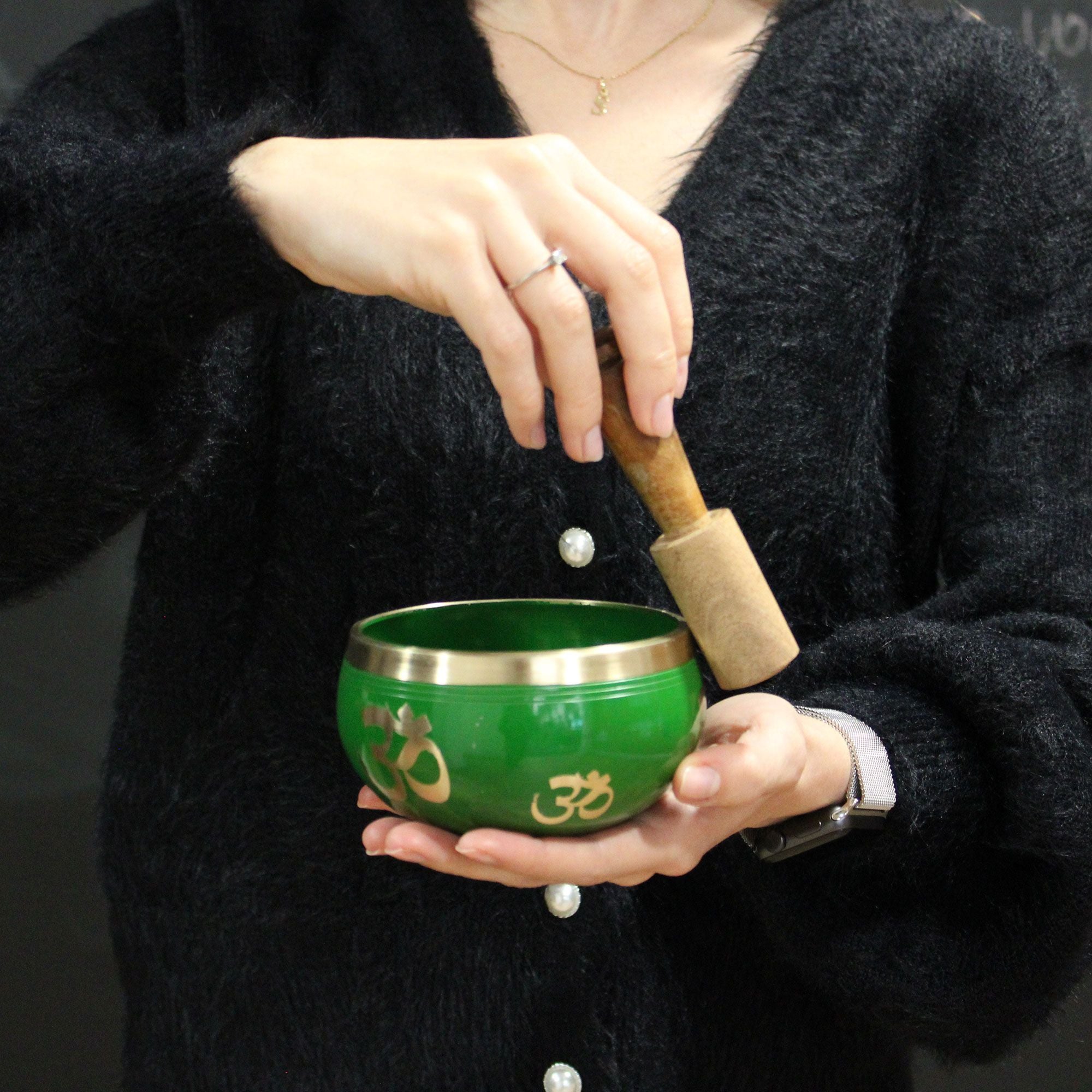 Buddha Singing Bowl Set Black and Orange 10.7cm for Meditation
