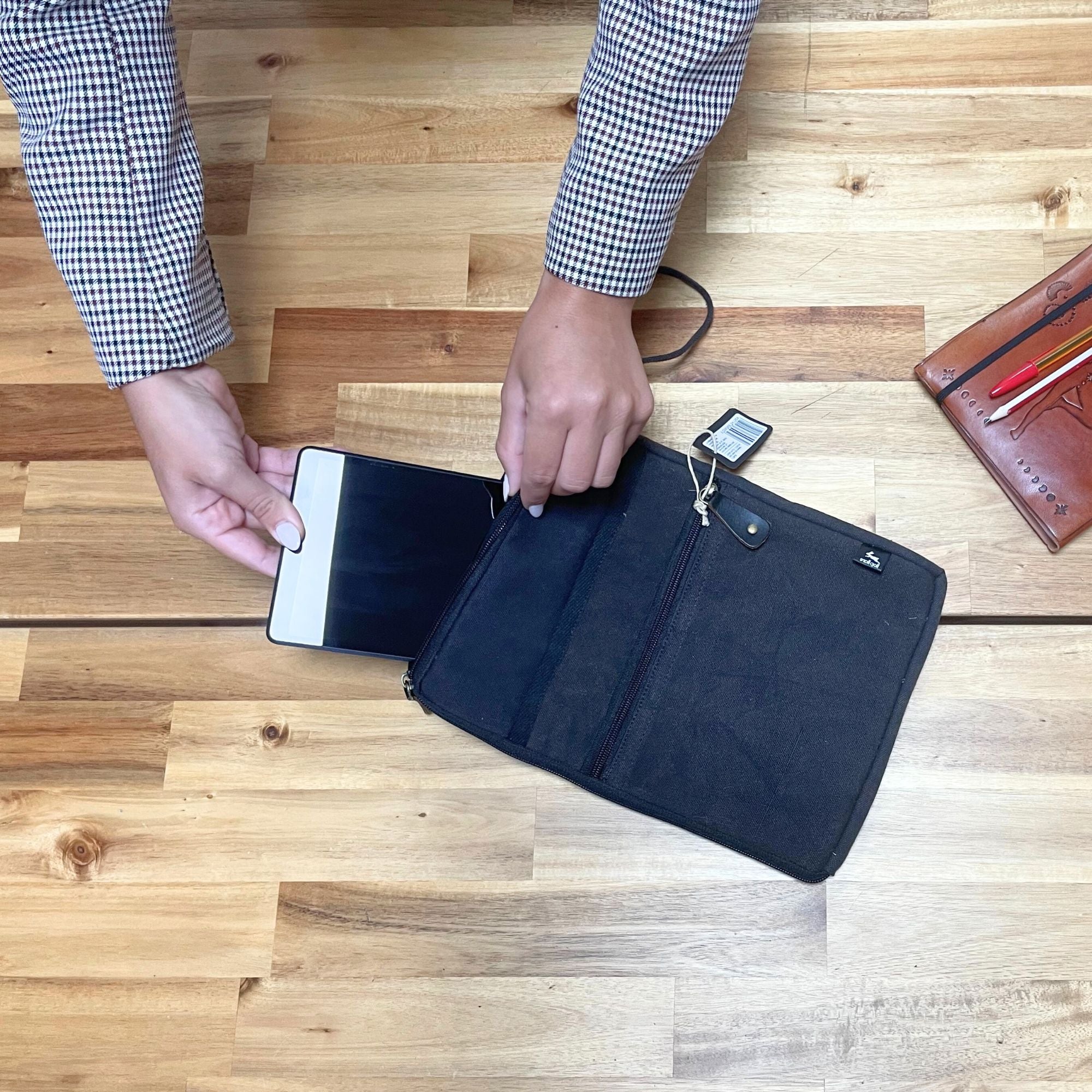 Stonewash Tablet Pouch in Charcoal for On the Go Convenience