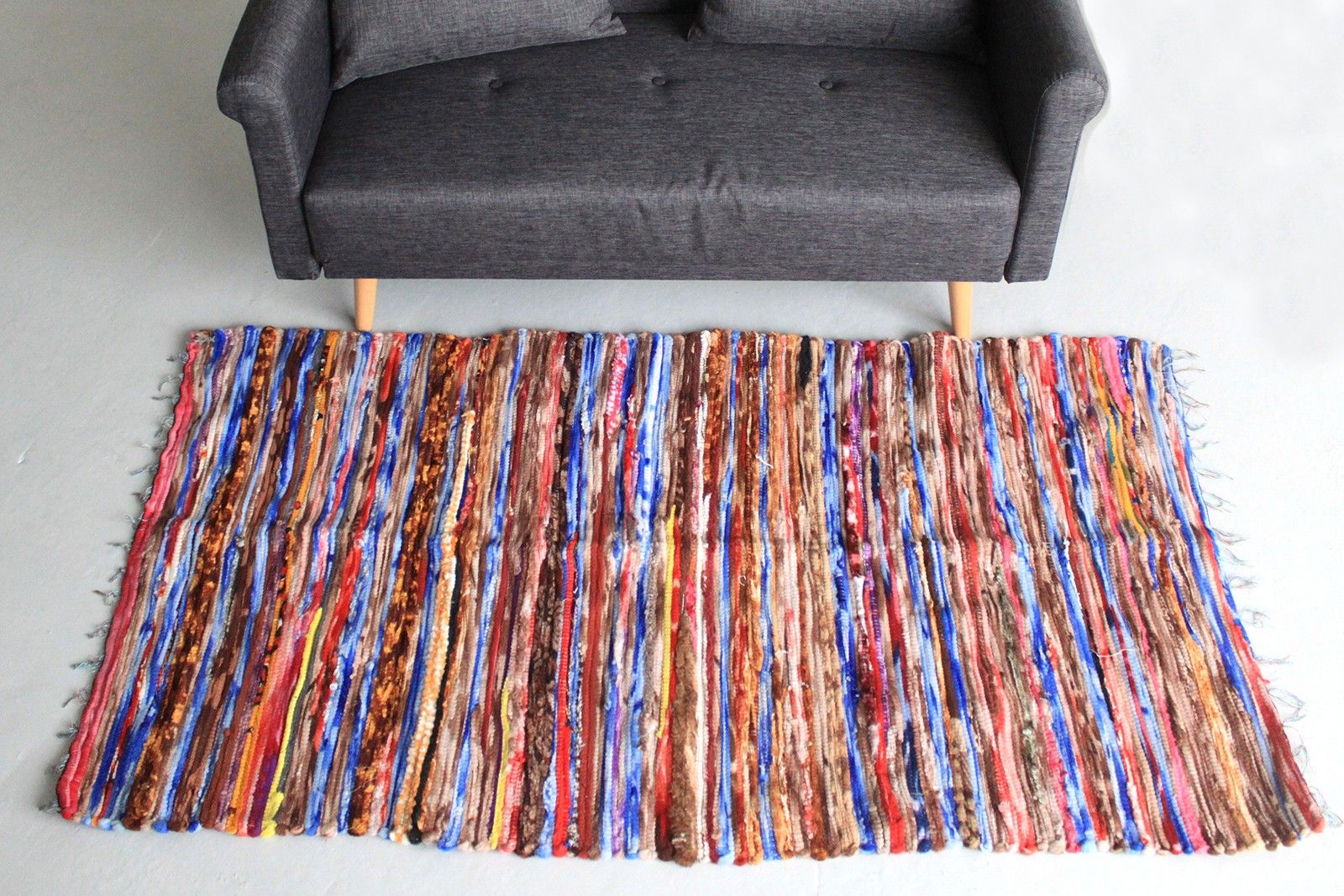 Large Velvet Rug 105x185cm for Stylish Home Decor Comfort