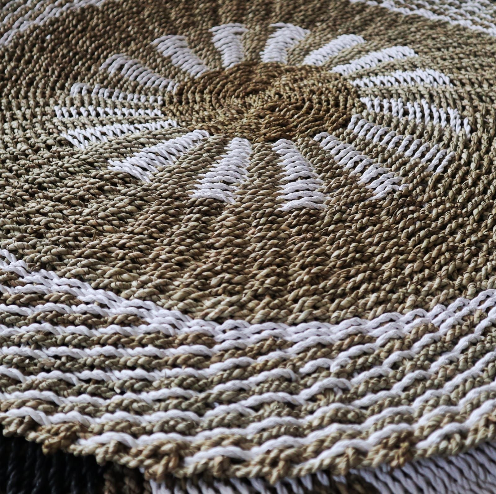 Round Seagrass White and Tan Rug for Stylish Home Decor