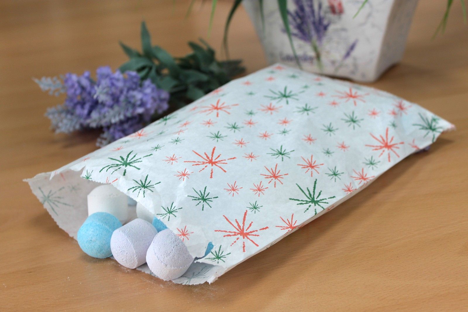 8.5 x 11 Inch Starburst Paper Bags for Stylish Gift Wrapping