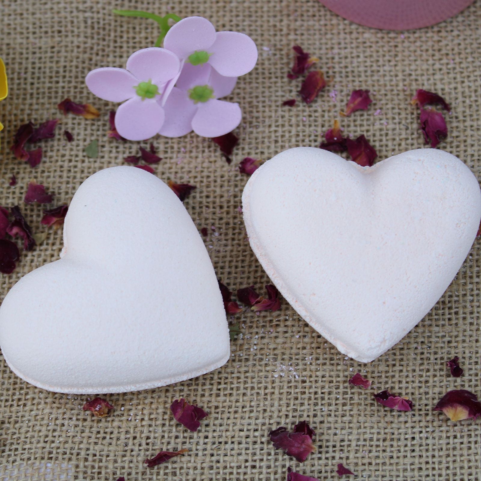 Love Heart Bath Bomb 70g with Passion Fruit Fragrance