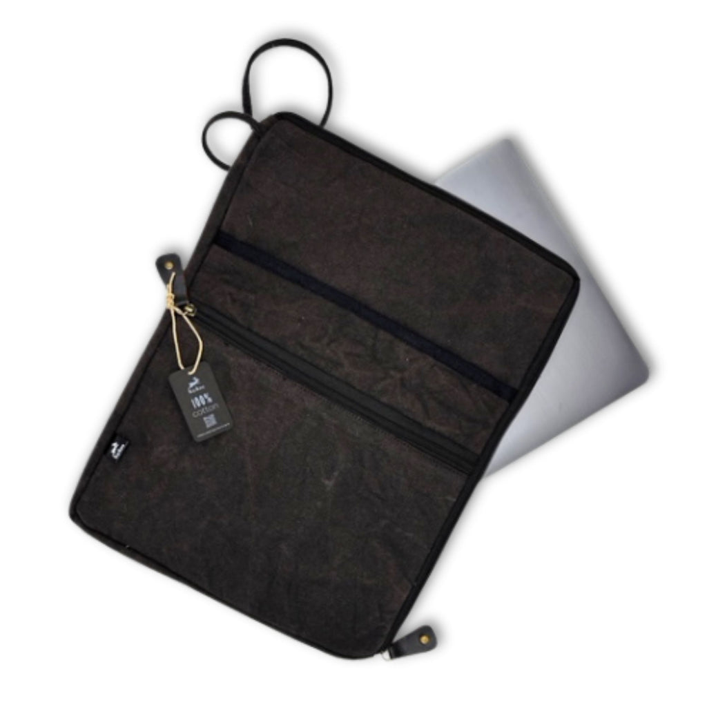 Stonewash Large Laptop Pouch in Charcoal for Daily Convenience