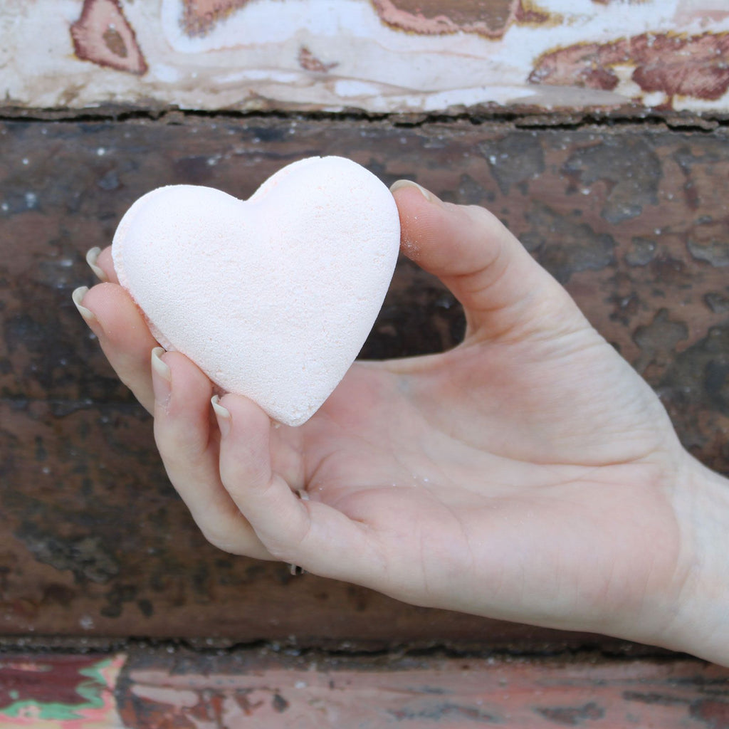 Love Heart Bath Bomb 70g with Passion Fruit Fragrance