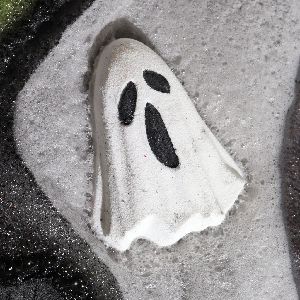 Ghost Halloween Bath Bomb 65g for a Spooky Bath Experience