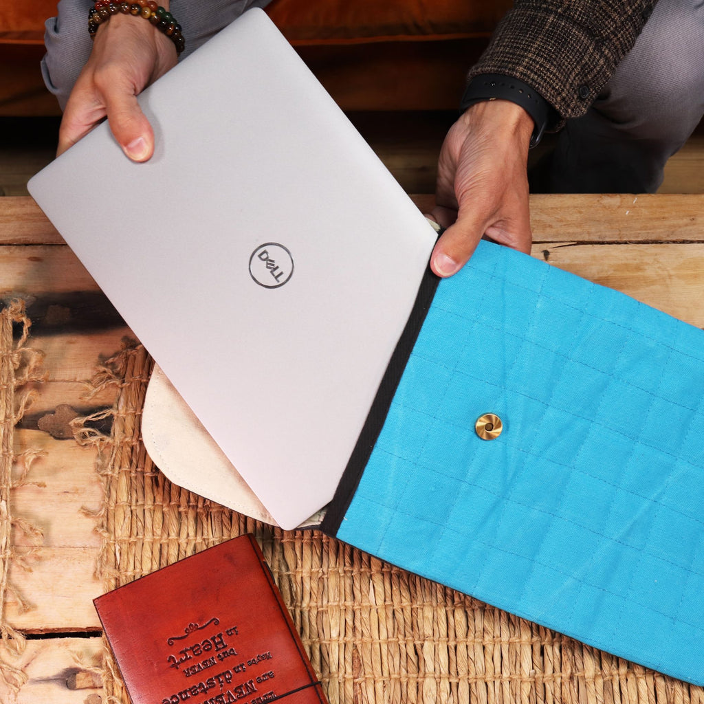Terrific Turquoise Laptop Padded Pouch for Everyday Travel