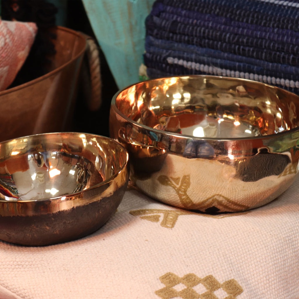 Large Shining Bell Metal Singing Bowl for Home Decor and Relaxation