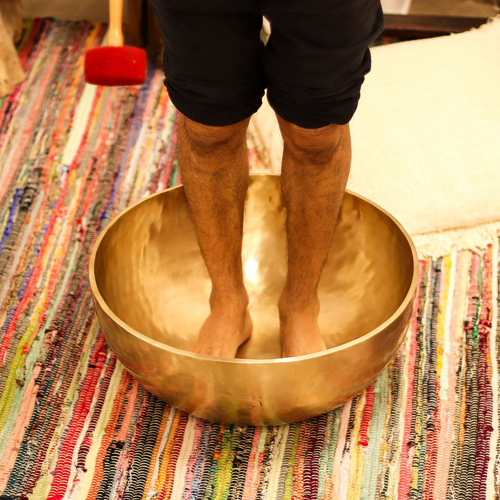 Huge Plain Vibrational Feet Standing Bowl for Sound Healing Use