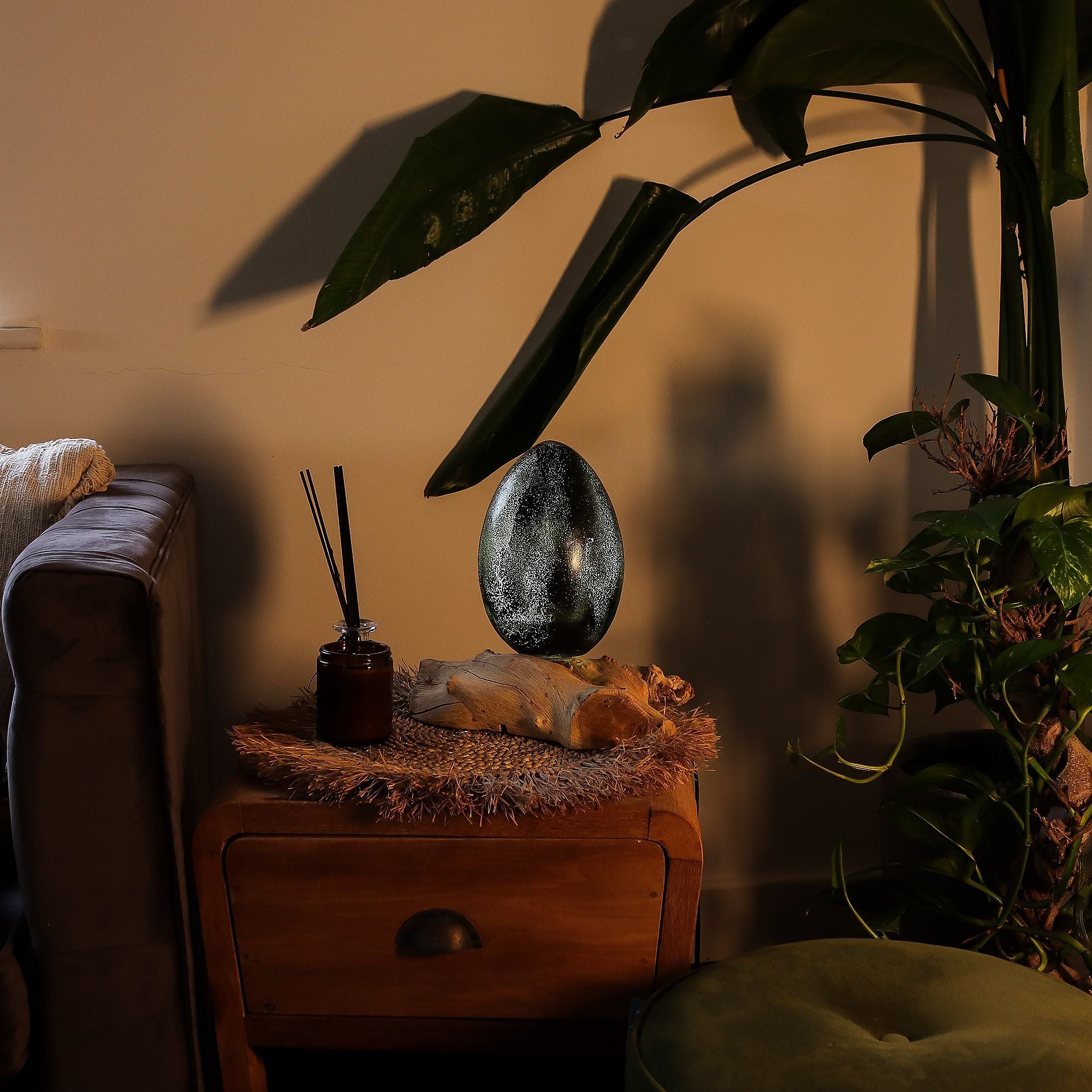 DriftGlow Lamp with Crackle Lava Egg Shade in Grey Design