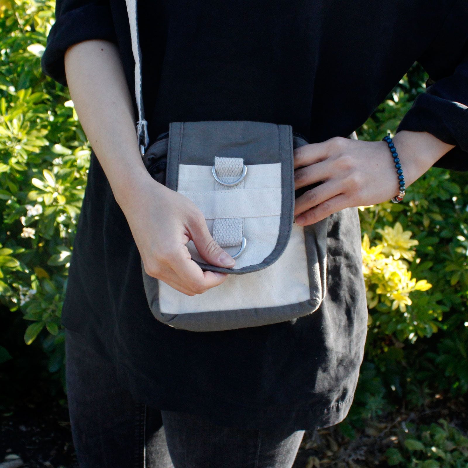Natural Travel Bag in Charcoal Stylish and Functional Design