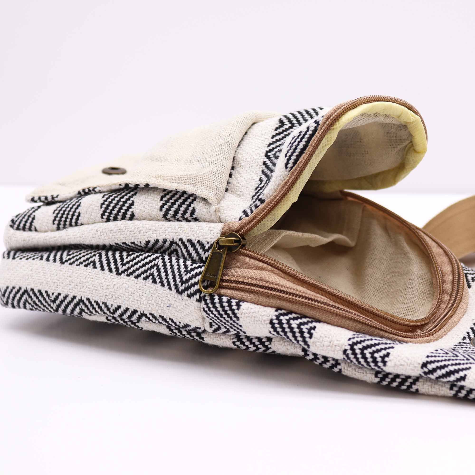 Black and White Body Cross Bag in Natural Cotton for Modern Style