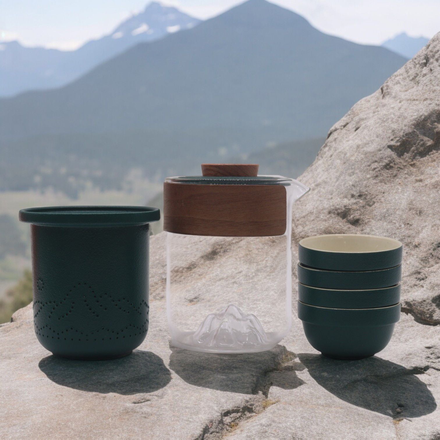 Travel Mountain Teapot Set for Four Friends with Chic Case