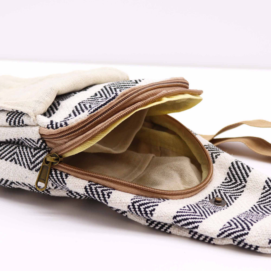 Black and White Body Cross Bag in Natural Cotton for Modern Style