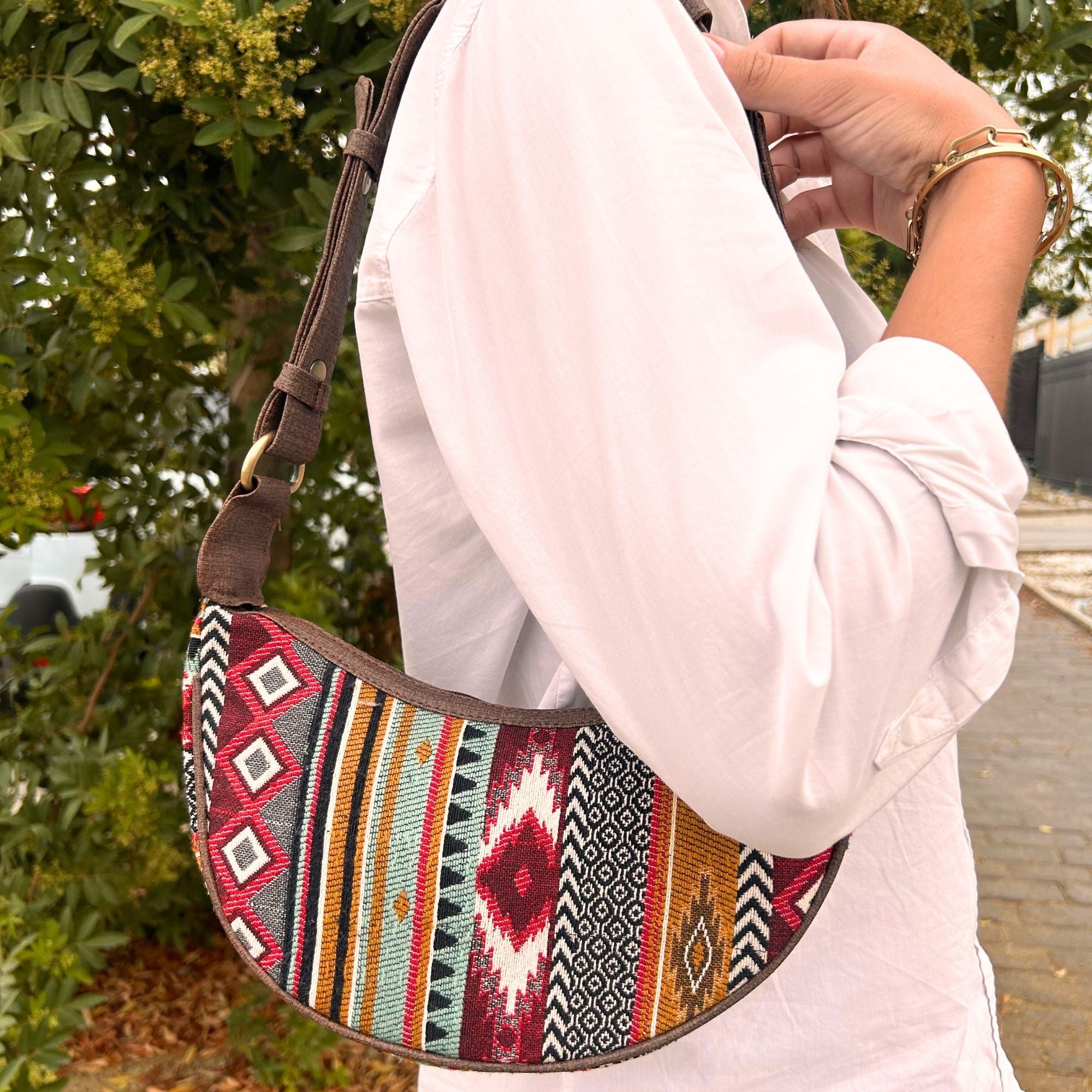 Jacquard Hobo Bag in Rich Browns with Chic Brown Strap Design