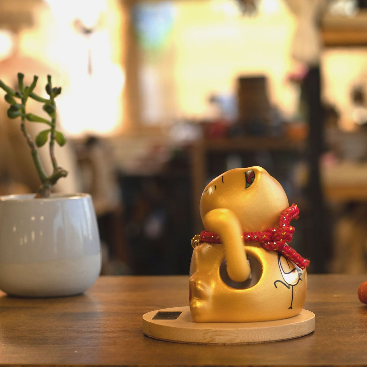 Solar Powered Japanese Lucky Cat on Wooden Base – Gold