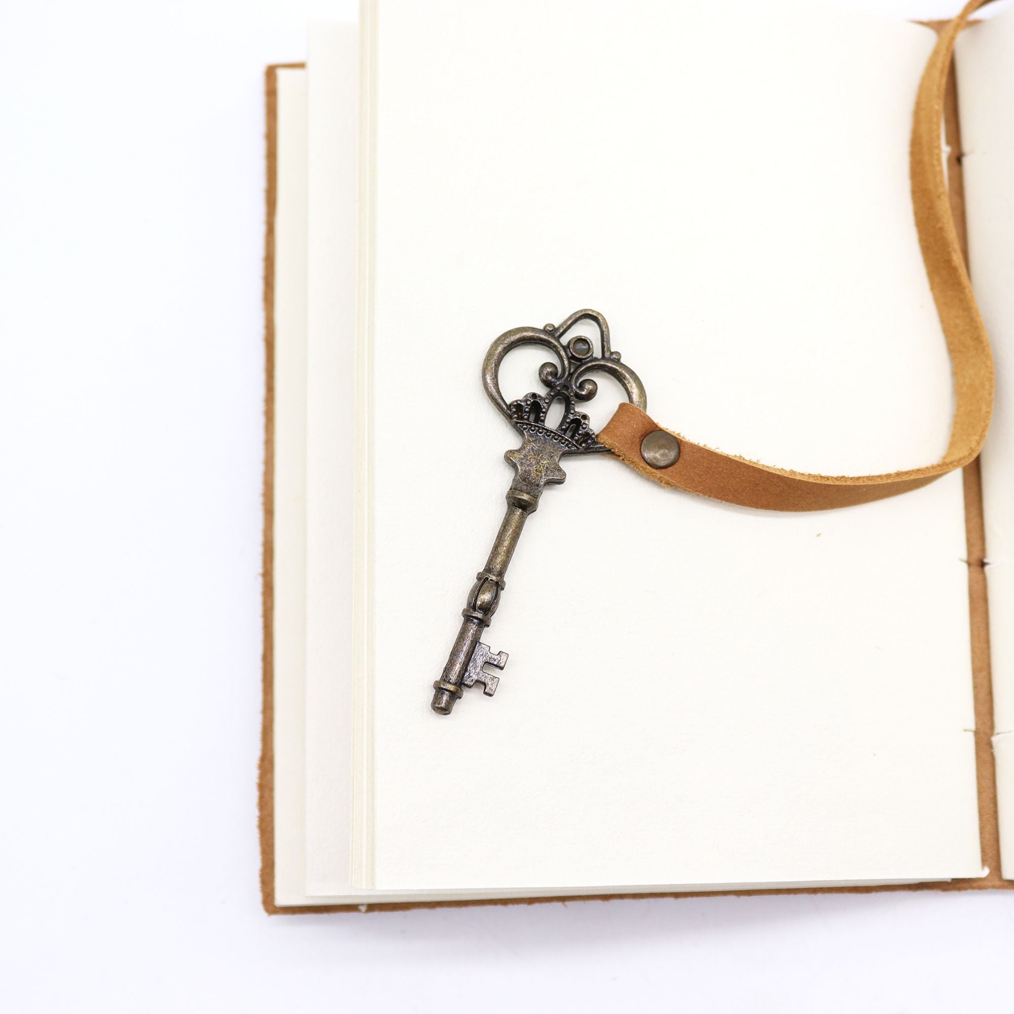 Oiled Tan Leather Journal with Key for Creative Writing 200 Pages